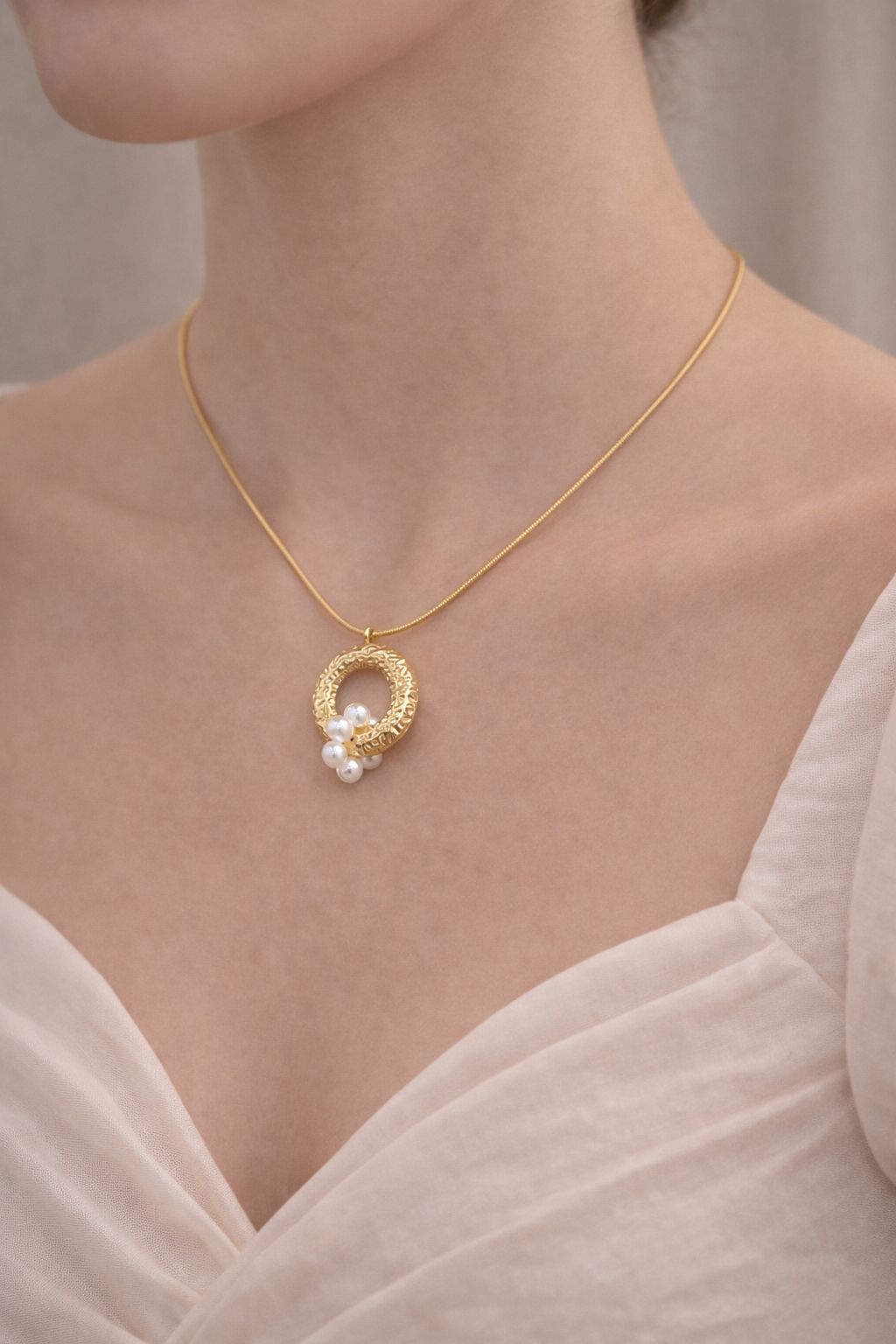 Elysian Pearl Loop Pendant Necklace