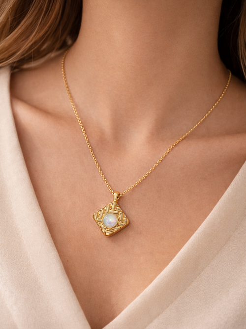 Aurora Lattice Pearl Pendant Necklace