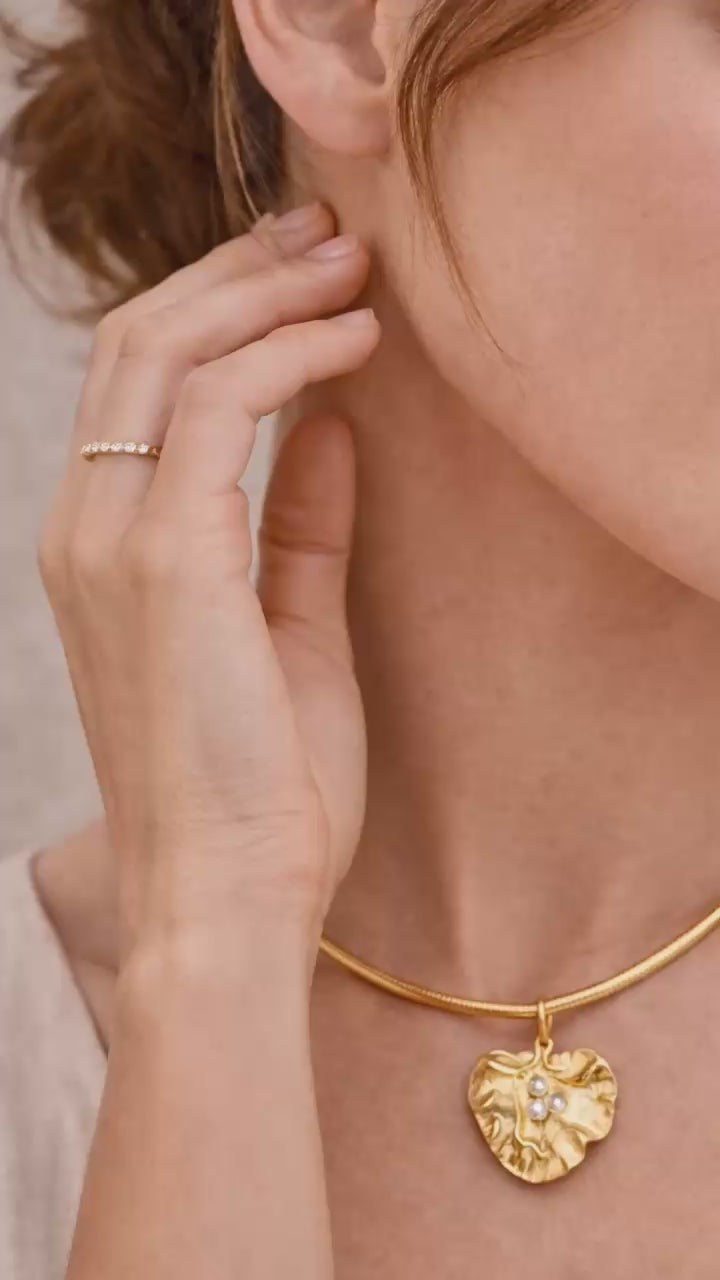 Pearl Sculpt Pendant Necklace